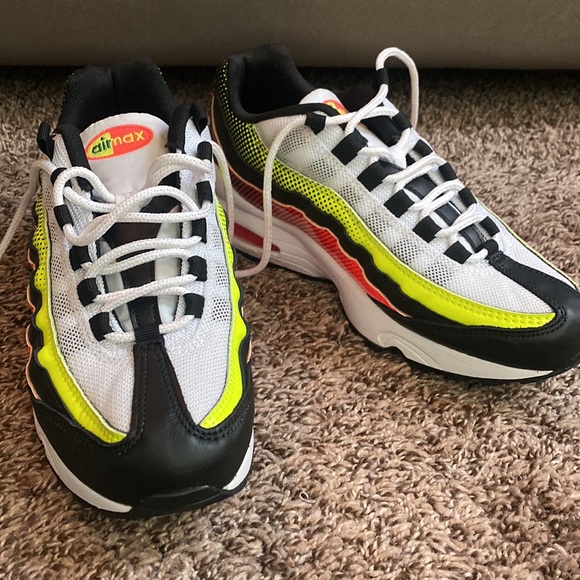 Nike Air Max - Picture 2 of 4